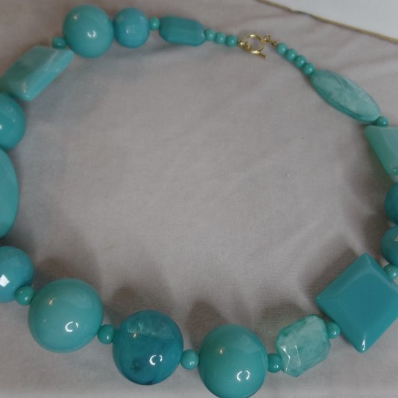 Chunky Turquoise Colored Lucite Necklace - Picture 8 of 12